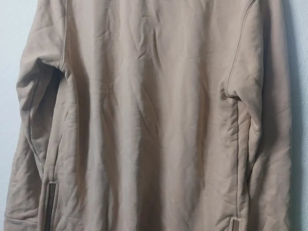 Billede 3 - Beige joggingtrøje str. L