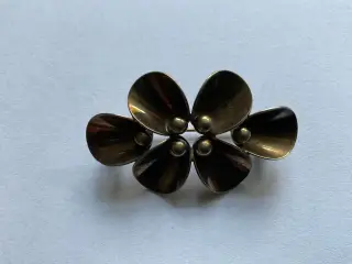 Sølvbroche N.E. From