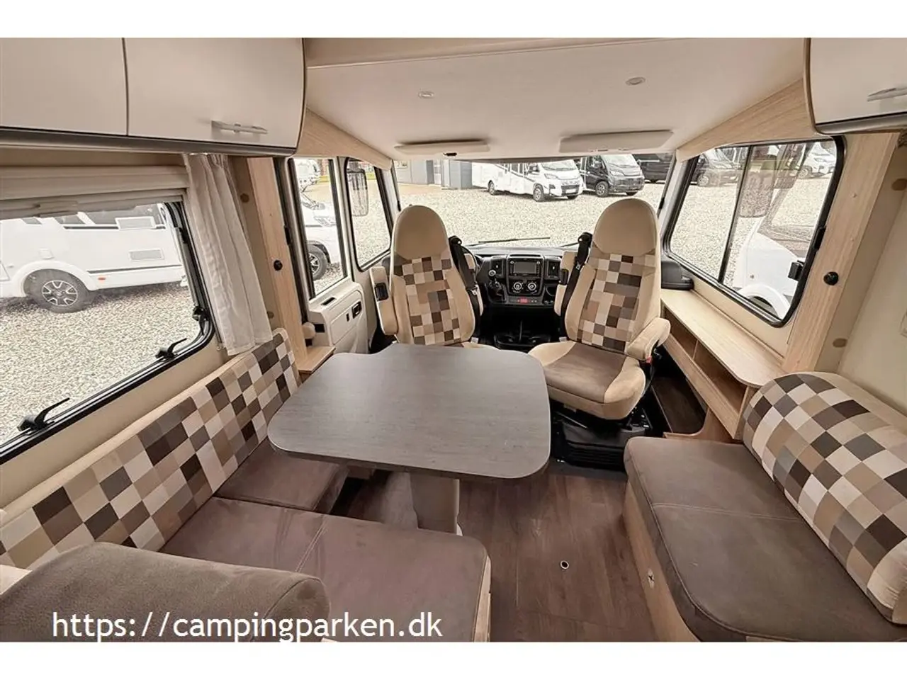 Billede 3 - 2019 - SunLight I 69 L Meget camper for pengene! Queens bed, markise, solceller, aircondition, cykelholder
