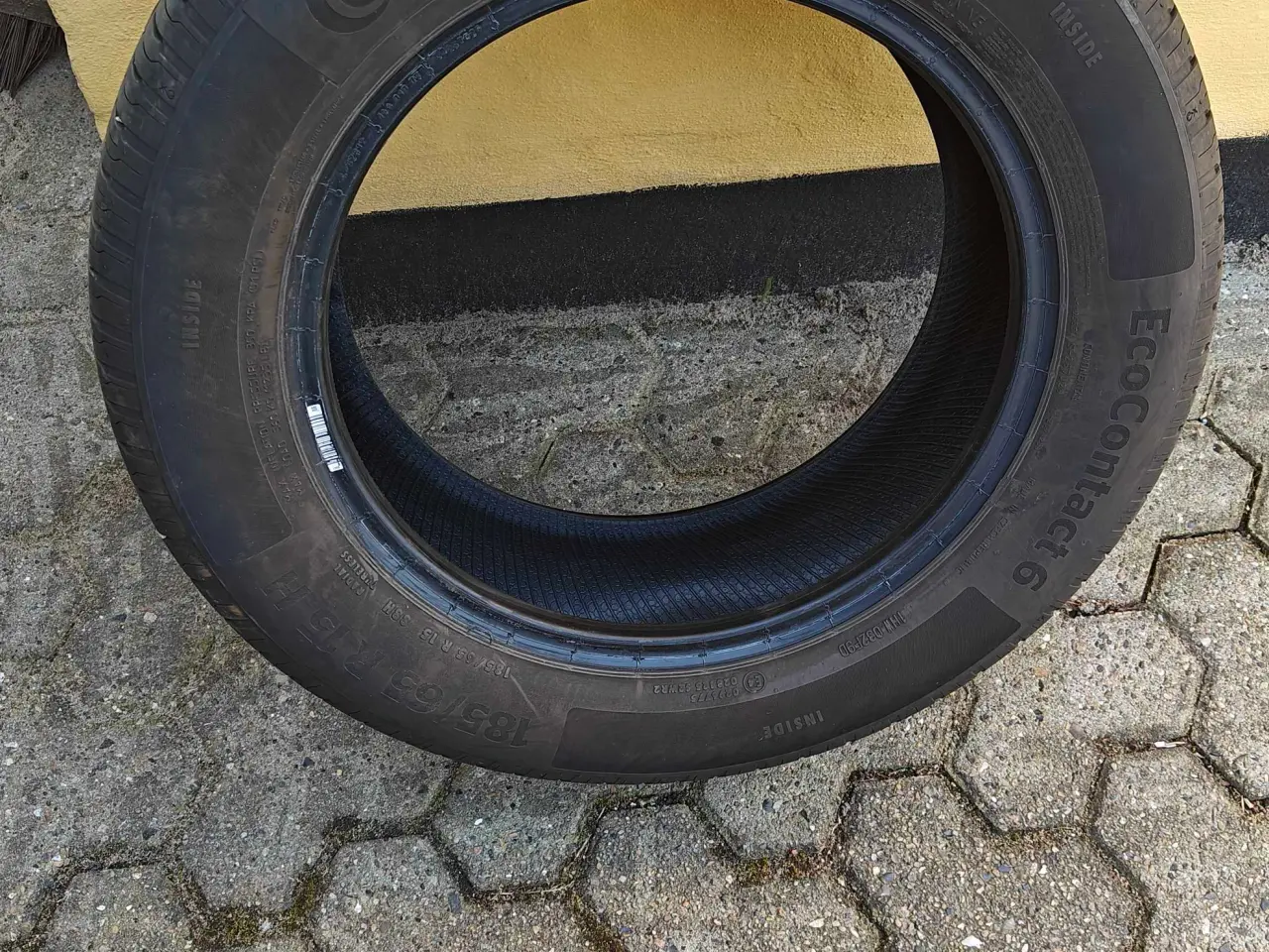 Billede 1 - Bildæk med 5 mm slidbane tilbage.