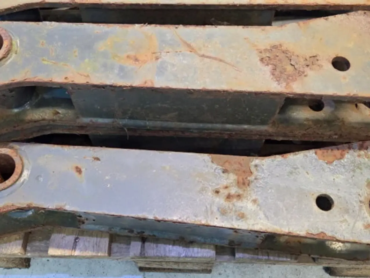 Billede 5 - New Holland B100B Support 87310368 14 Stk