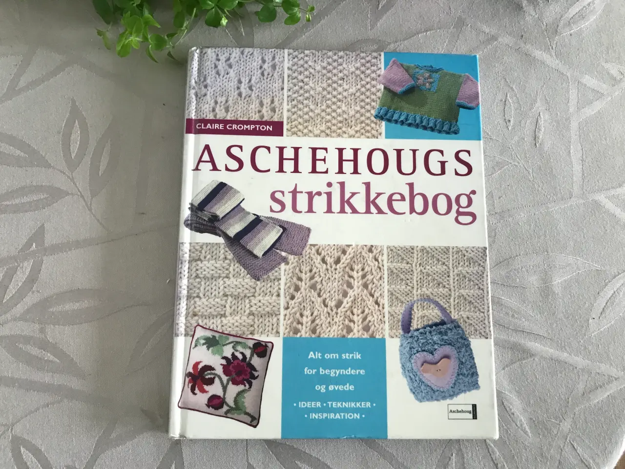 Billede 1 - Aschehougs strikkebog  -  Claire Crompton