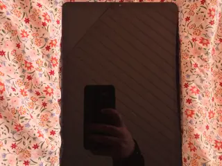 Sælger min næsten nye tablet da jeg ikke får den b