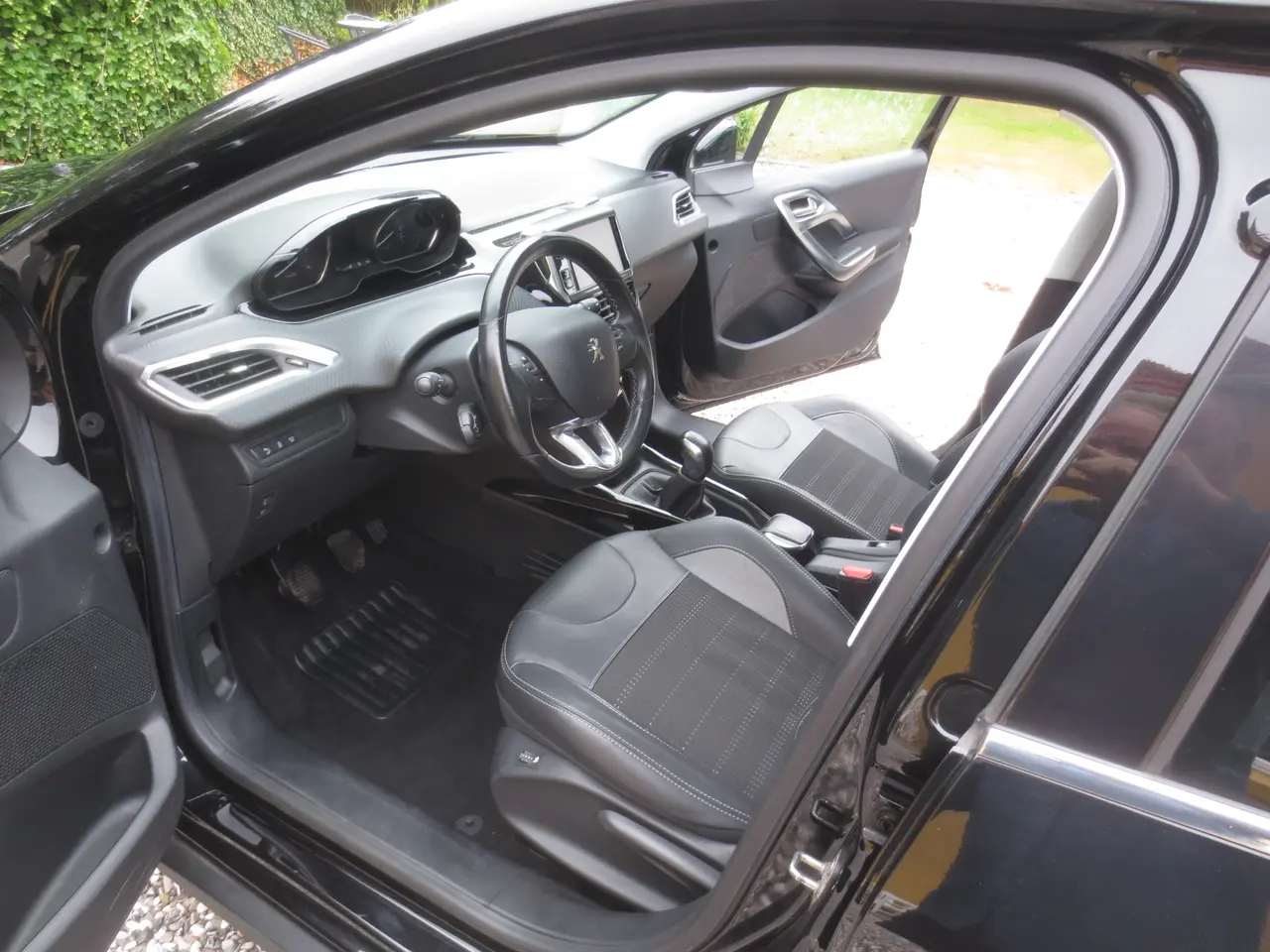 Billede 15 - Pæn Peugeot 2008 1.6 HDi År 17. Nysynet.
