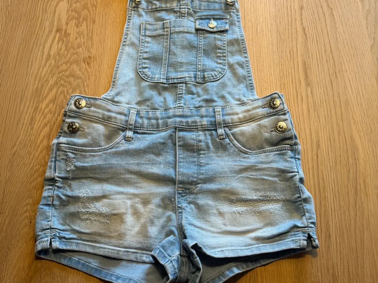 Billede 9 - Bukser, shorts, kjoler, tshirt mm. Str. 140