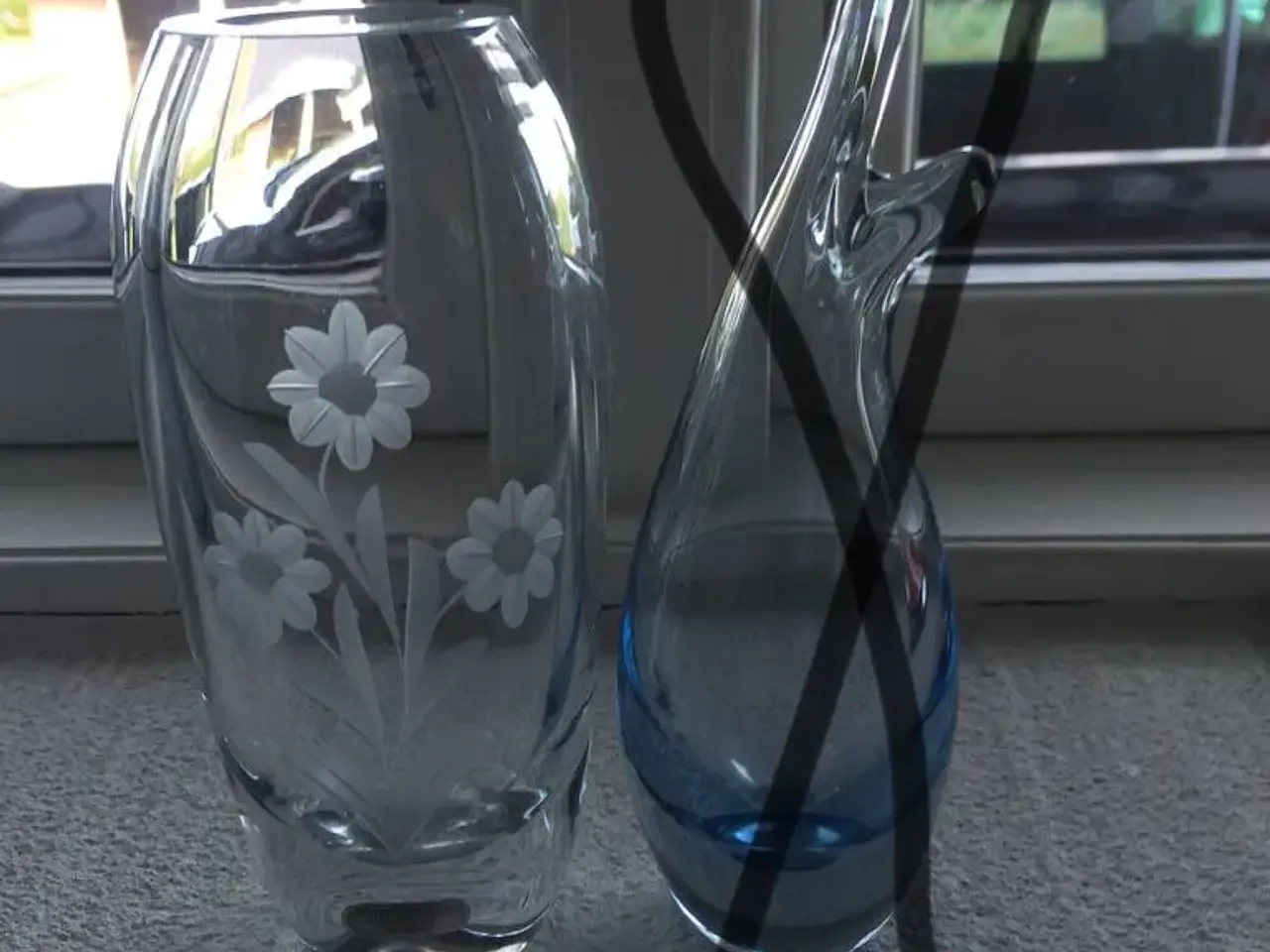Billede 1 - Svensk glas - vase med blomster