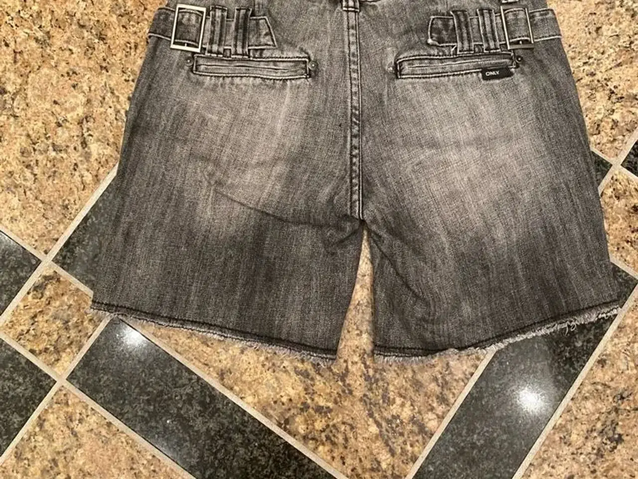 Billede 2 - Smarte Only shorts str 26