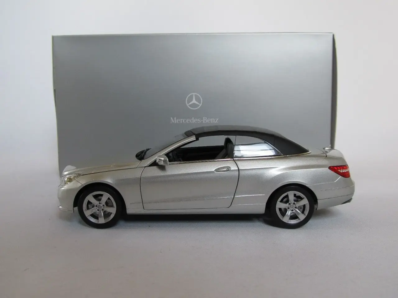 Billede 3 - 2010 Mercedes E-Klasse Cabrio 1:18