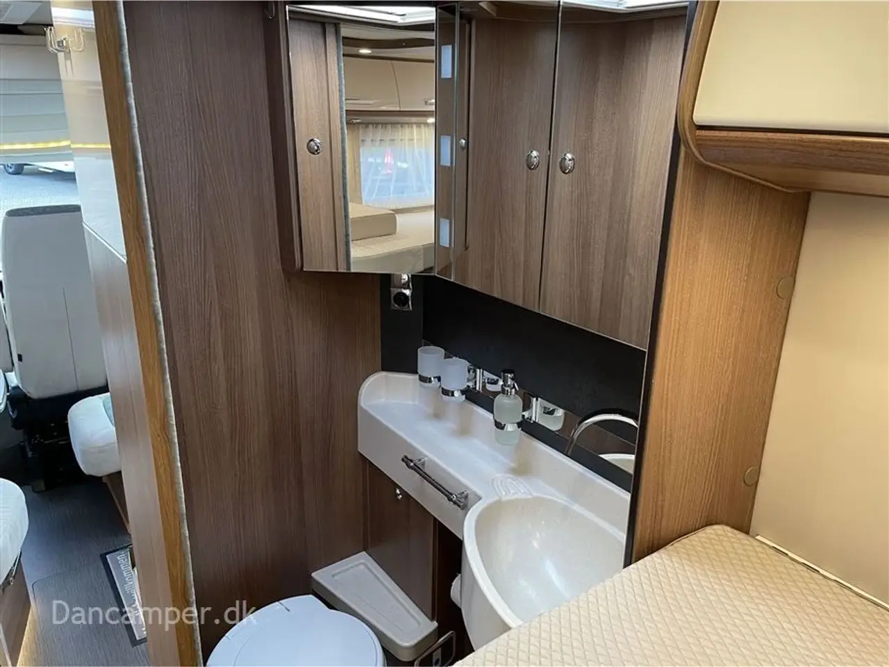 Billede 18 - 2020 - Carthago c-tourer I 144 LE Fantastisk helintegreret autocamper. 9-trins automatgear, automatisk klimanlæg i førehuse, Multimediasystem inkl. navigation og DAB+
