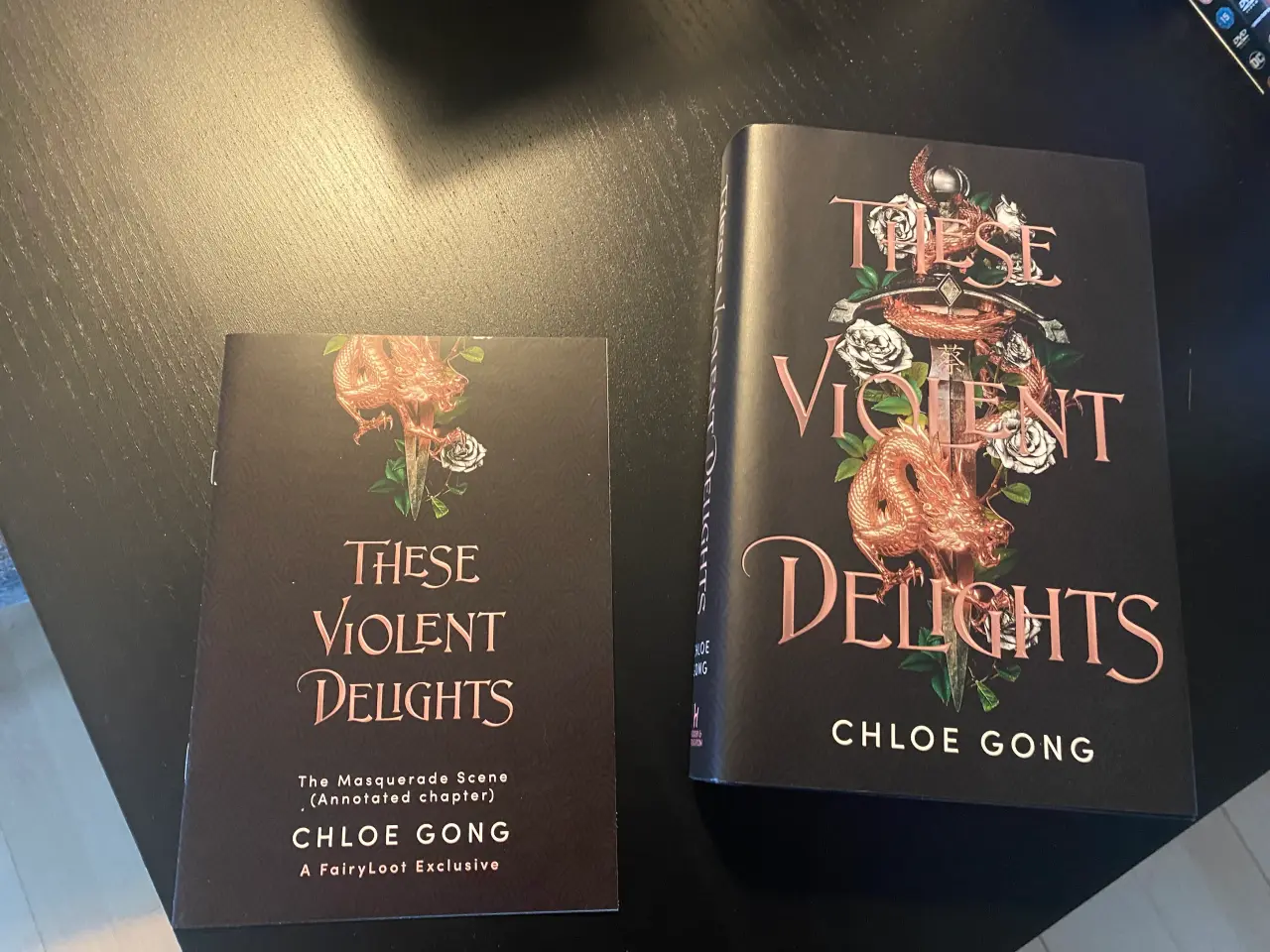 Billede 1 - These Violent Delights af Chloe Gong, fairyloot