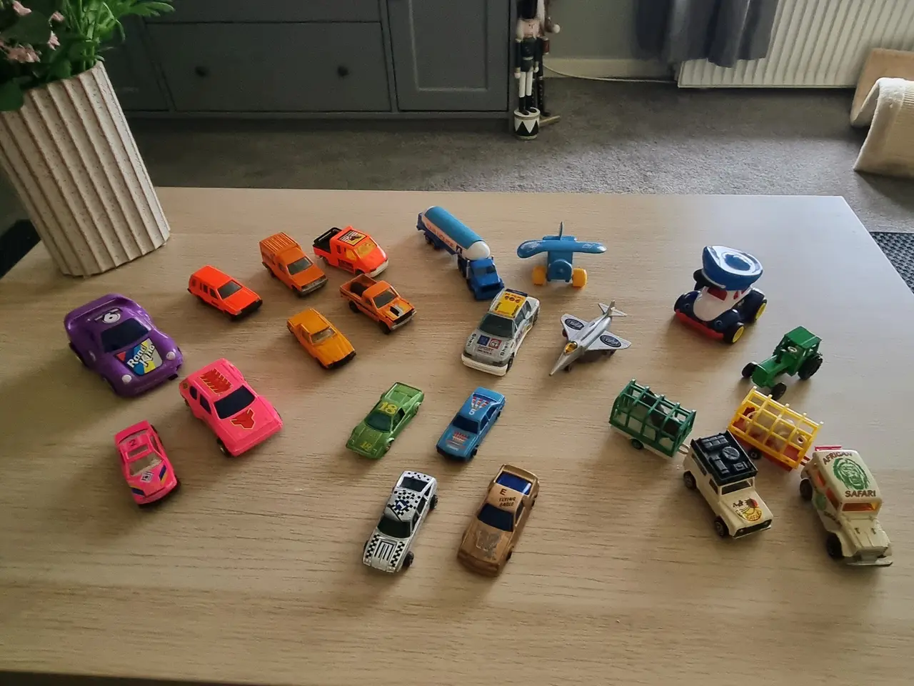 Billede 2 - Diverse vintage legetøjsbiler og 2 fly