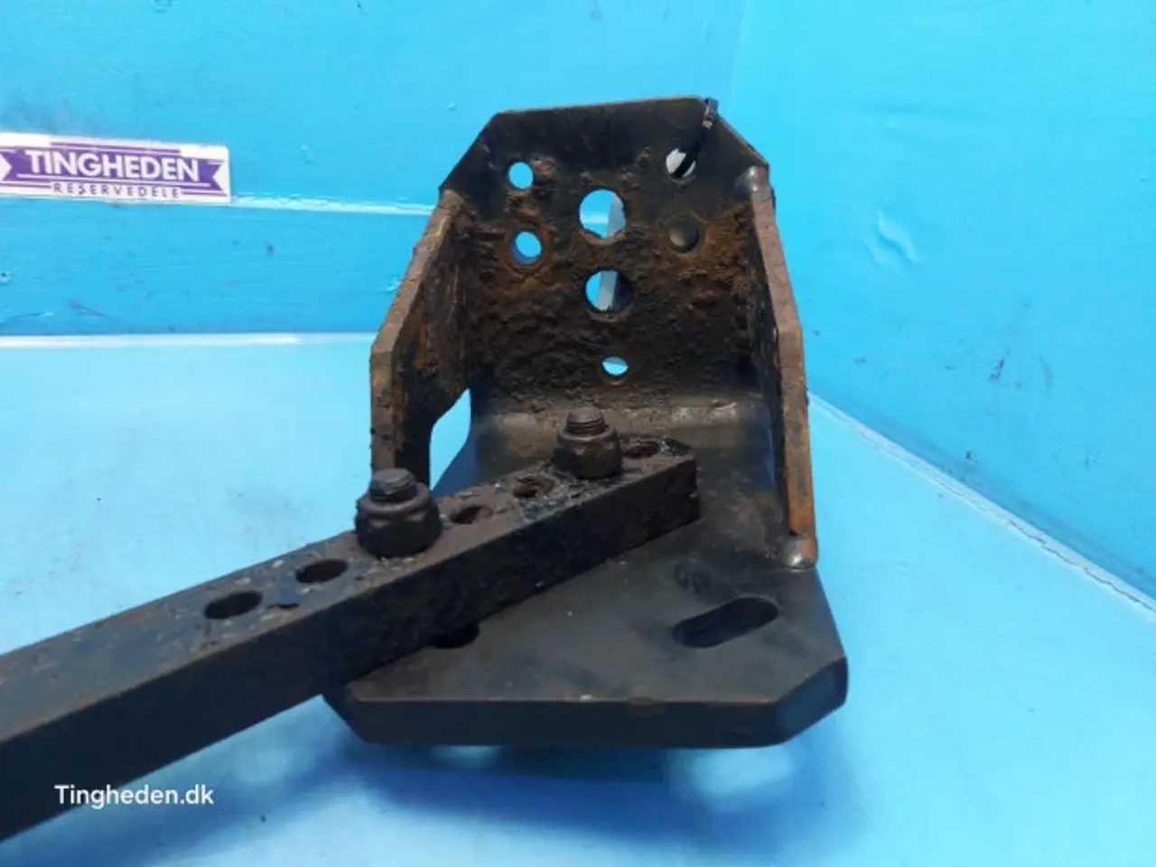 Billede 9 - Case Farmall 95A Hjulskærm Beslag L. 84606297