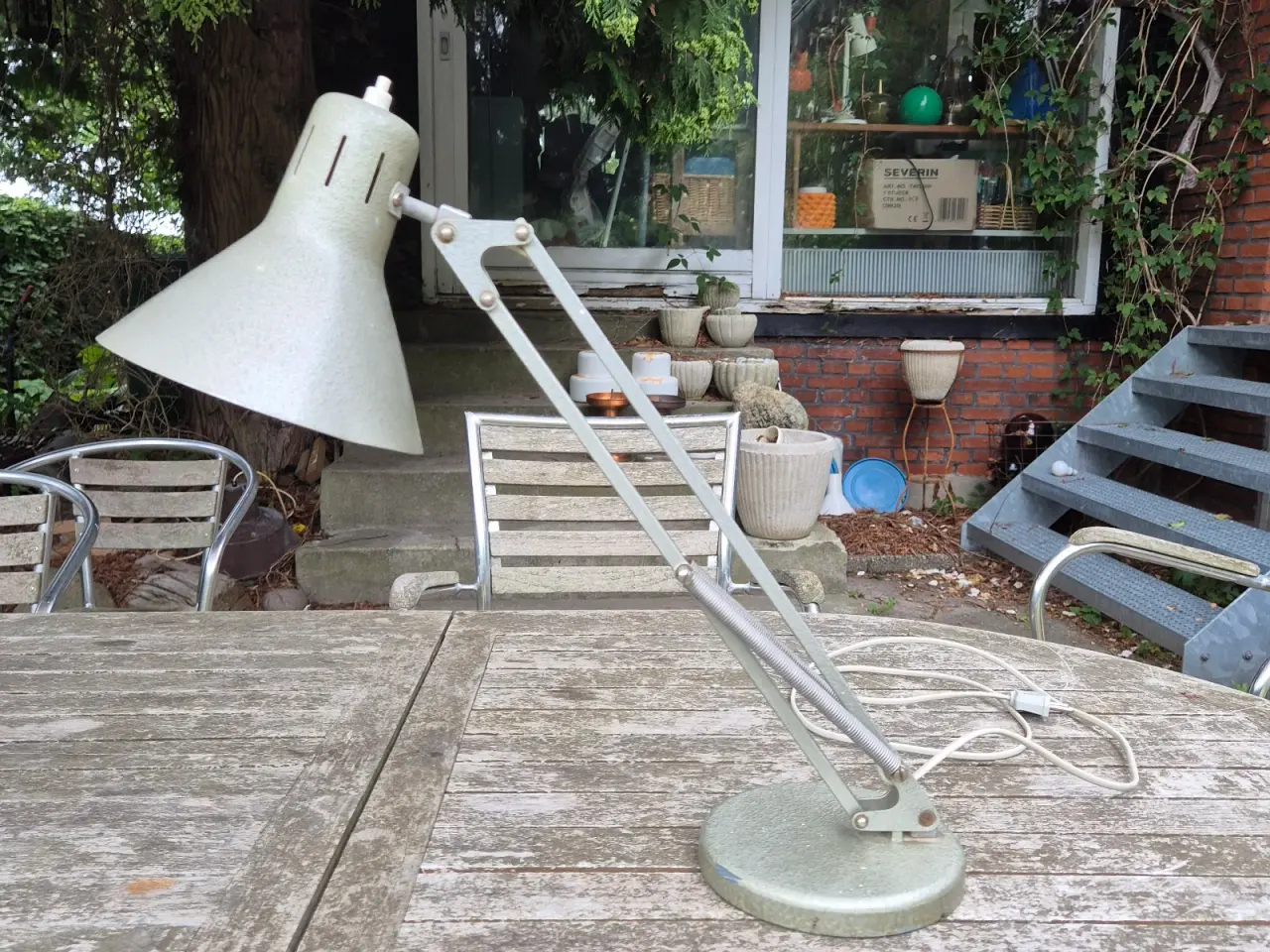 Billede 13 - Fleksibel bordlampe i metallicgrå