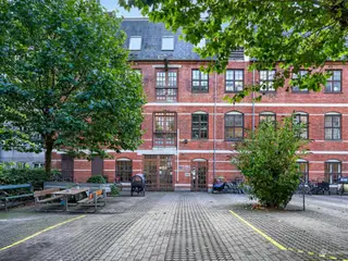 Unikt pakhus. tilbagetrukket og roligt i grøn gård - velegnet til yoga eller anden træning/undervisning