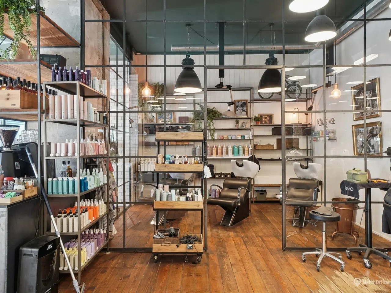 Billede 5 - Flot højtloftet butik /klinik /showroom på Valby Langgade