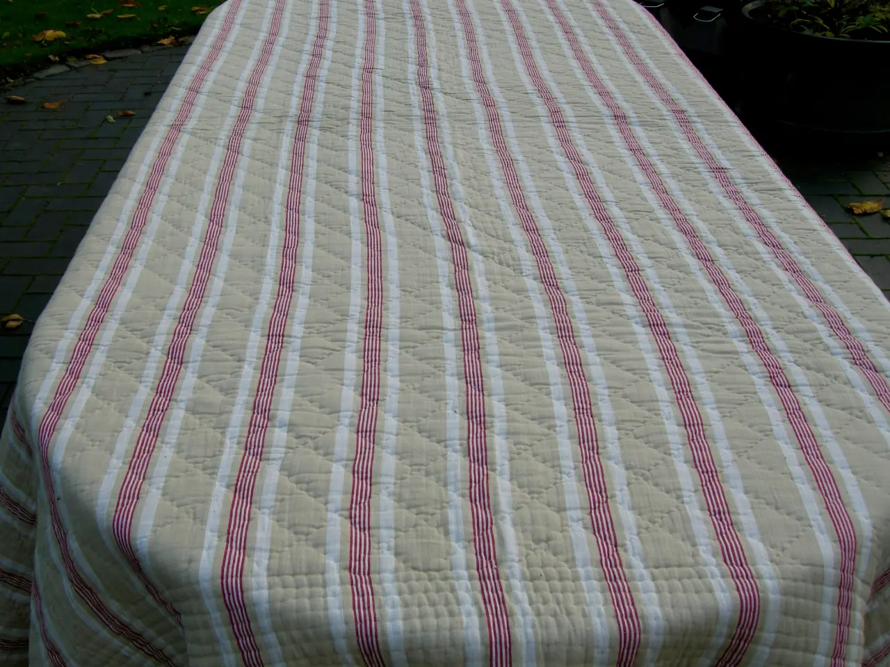 Billede 11 - Sengetæppe 270 x 245 Fransk vintage håndsyet quilt