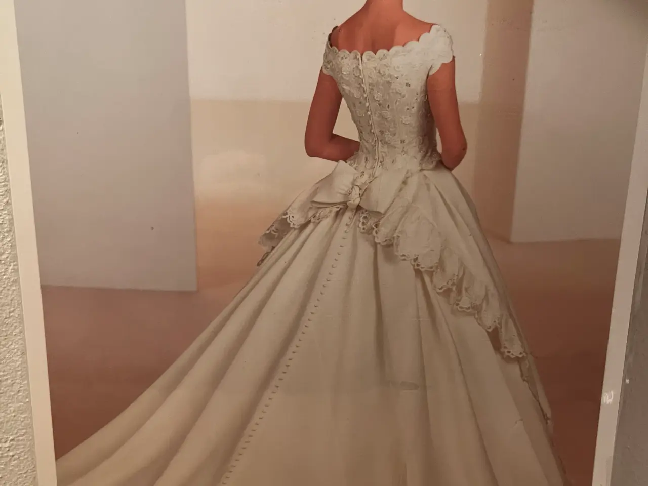 Billede 2 - Romantisk og Elegant brudekjole