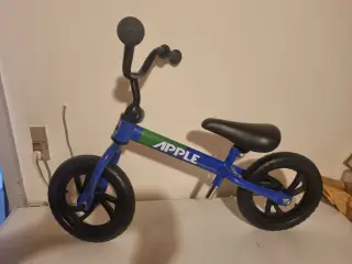 Løbecykel kun brugt inddørs.