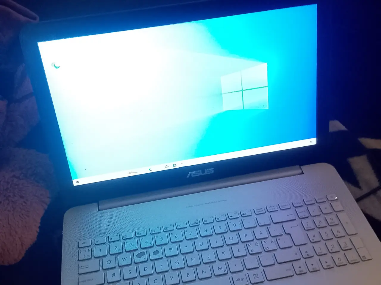 Billede 4 - Asus Bærbar Sælges for 600 kr ring eller sms mig 