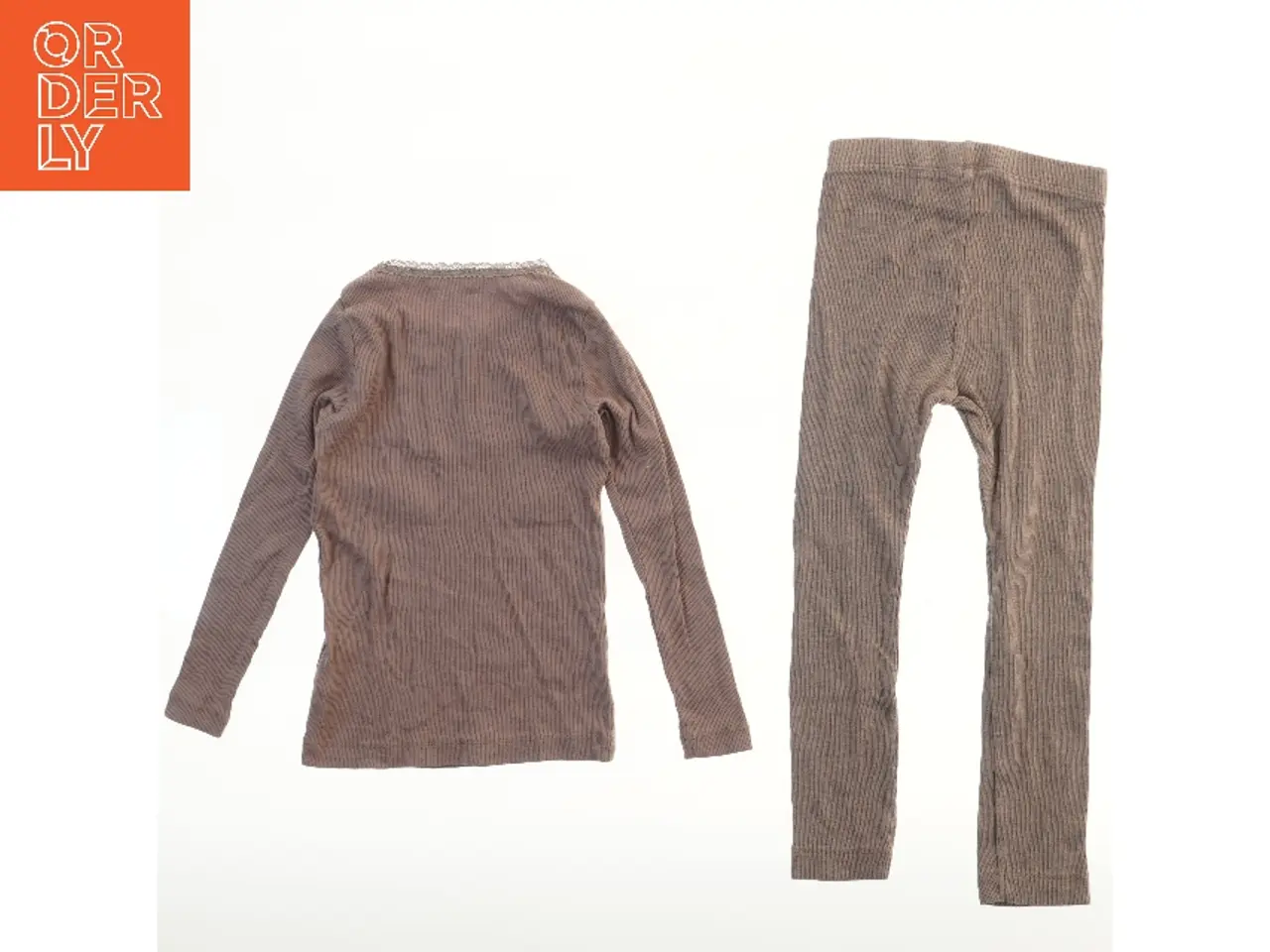 Billede 2 - Brunt ribstrikket sæt med bluse og leggings fra Name It (str. 104)