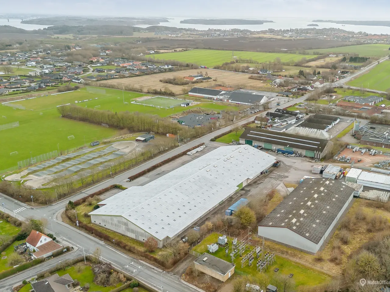 Billede 1 - Stor lagerhal i Taulov med 4 porte og stærk logistikplacering