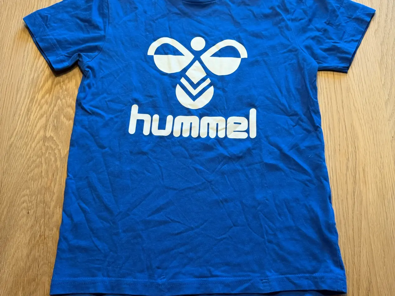 Billede 1 - T shirt fra Hummel str. 128