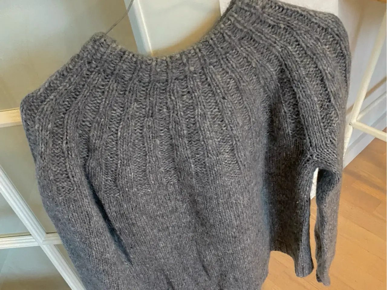 Billede 1 - Blød Sunday sweater, petite knit håndstrikket
