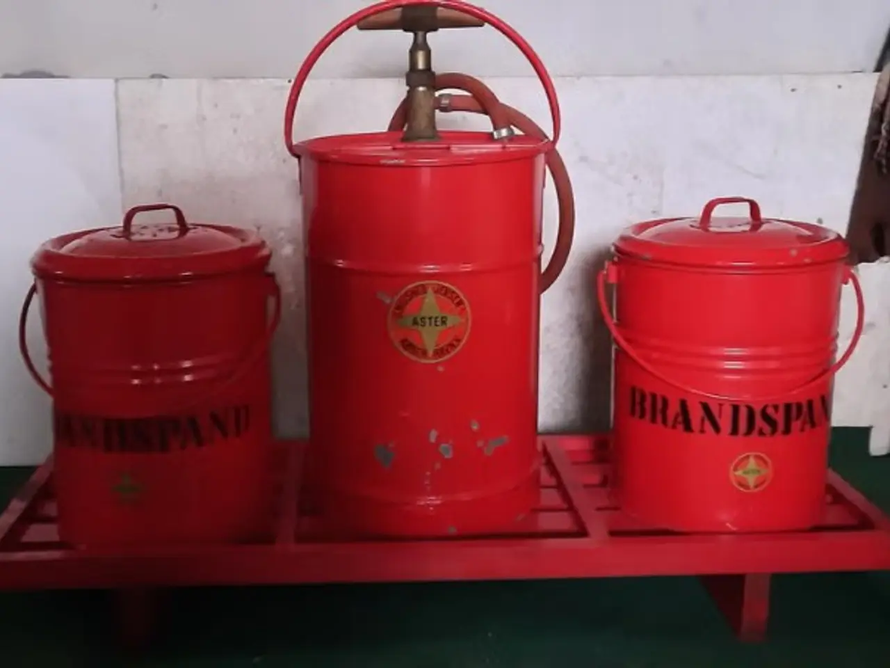 Billede 1 - Originale brandspande, komplet sæt