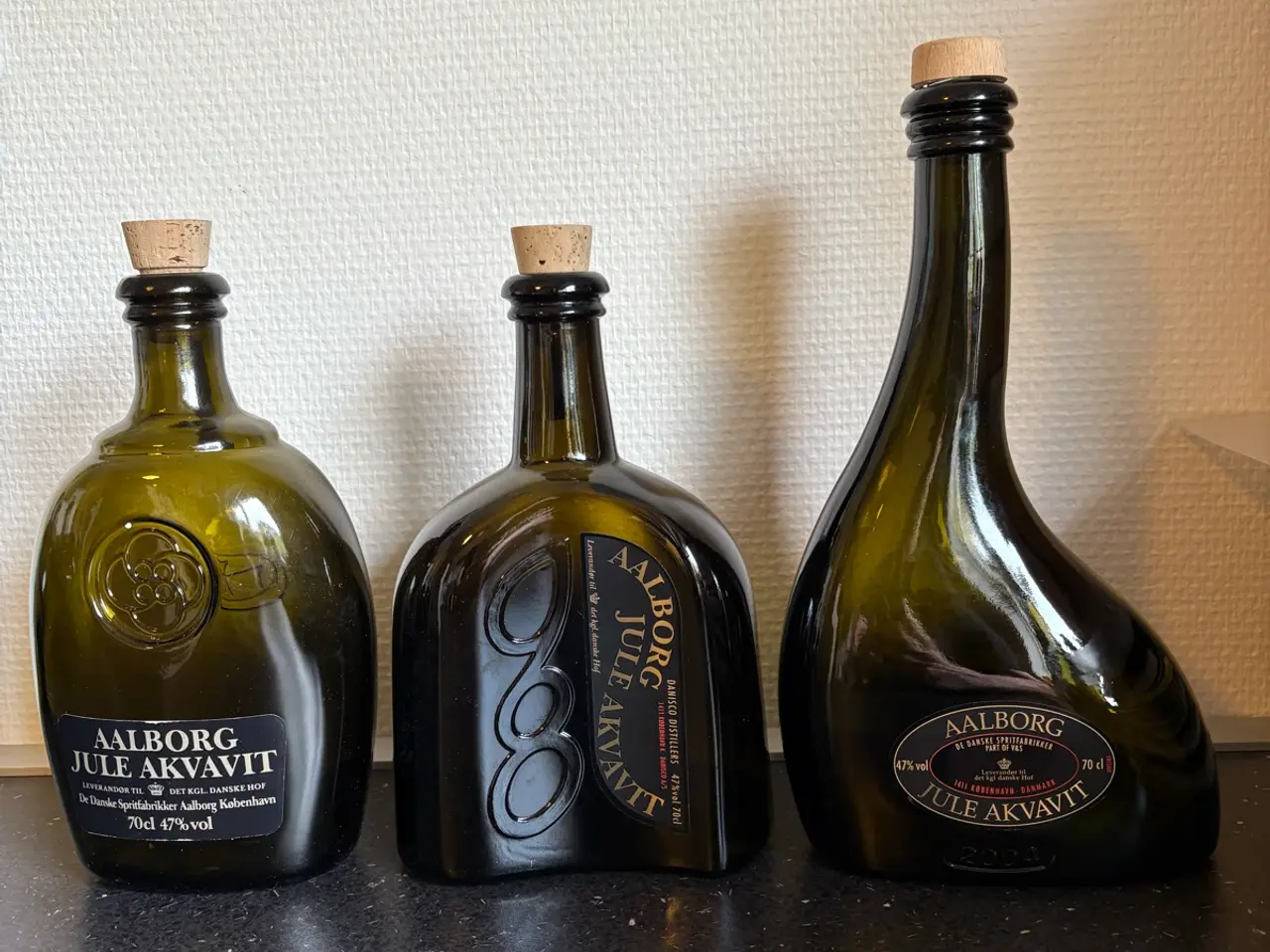 Billede 3 - Ålborg Juleakvavit ( julesnaps ) flasker