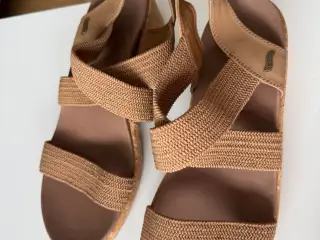 Skechers med lidt hæl
