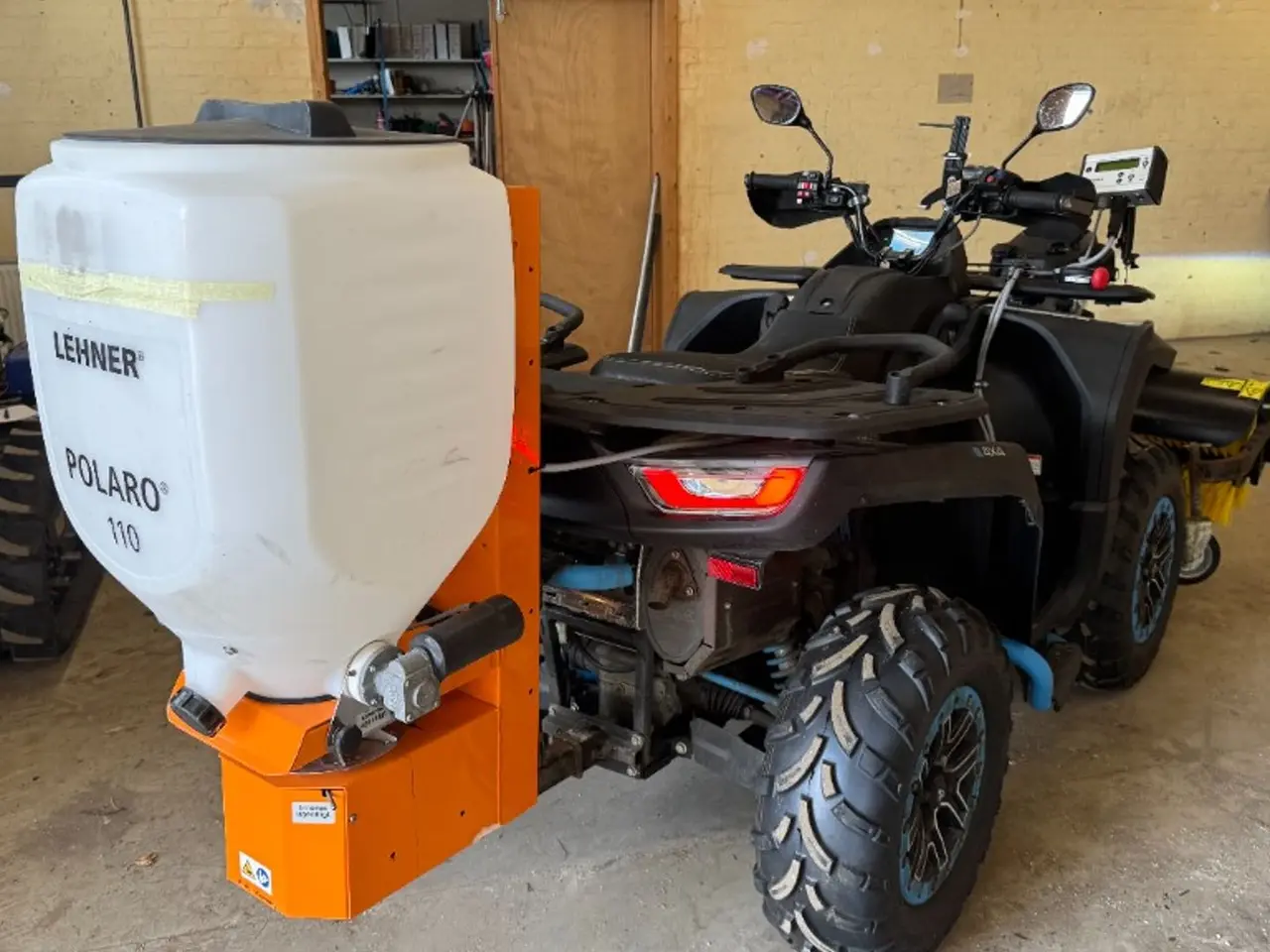 Billede 5 - Segway 600GS  Snarler med kost i front og Lehner spreder i bag.