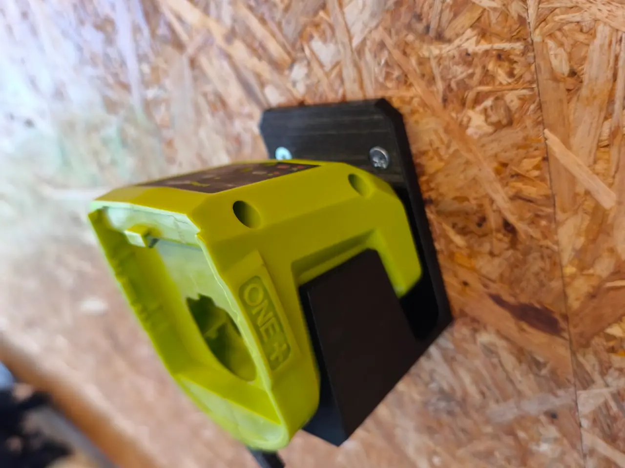 Billede 3 - Ryobi ONE+ ladeholder – 3D-printet vægholder