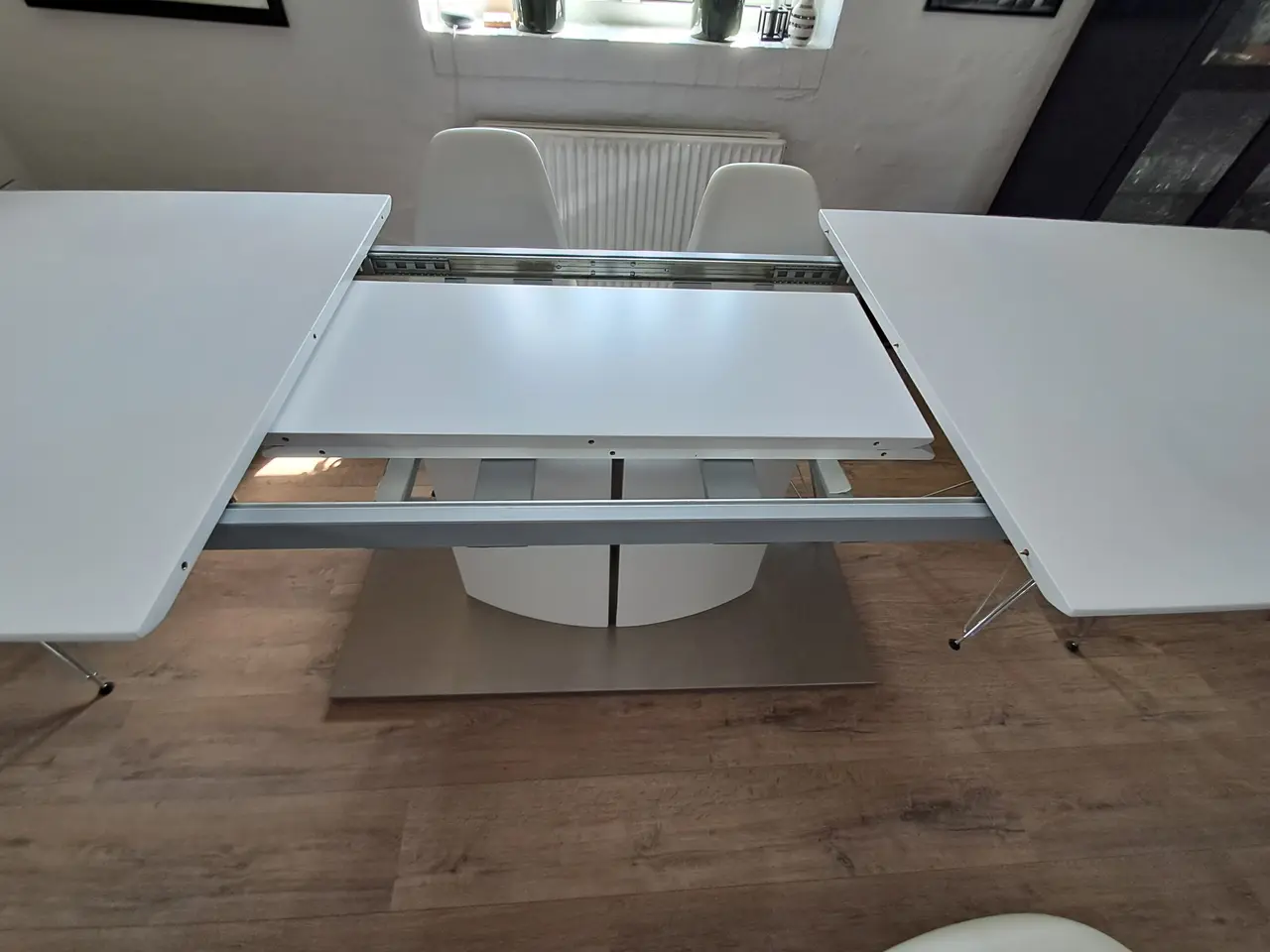 Billede 2 - Hvid Spisebord 200cm + 2 tillægsplader.