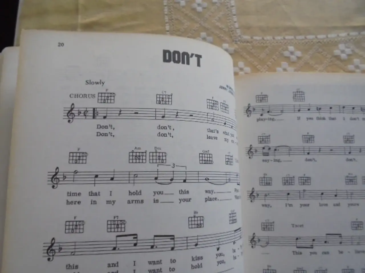 Billede 3 - Elvis’ Forty Greatest – Guitar-arrangementer