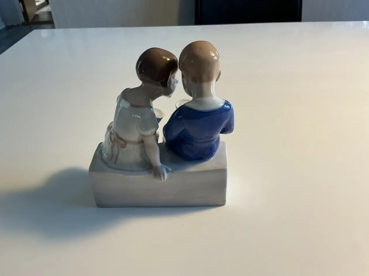 Billede 2 - B&G figur no. 2175 , dreng og pige siddende 