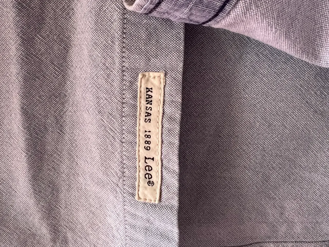 Billede 5 - Lyserblå Lee Denimskjorte (Str. L.)