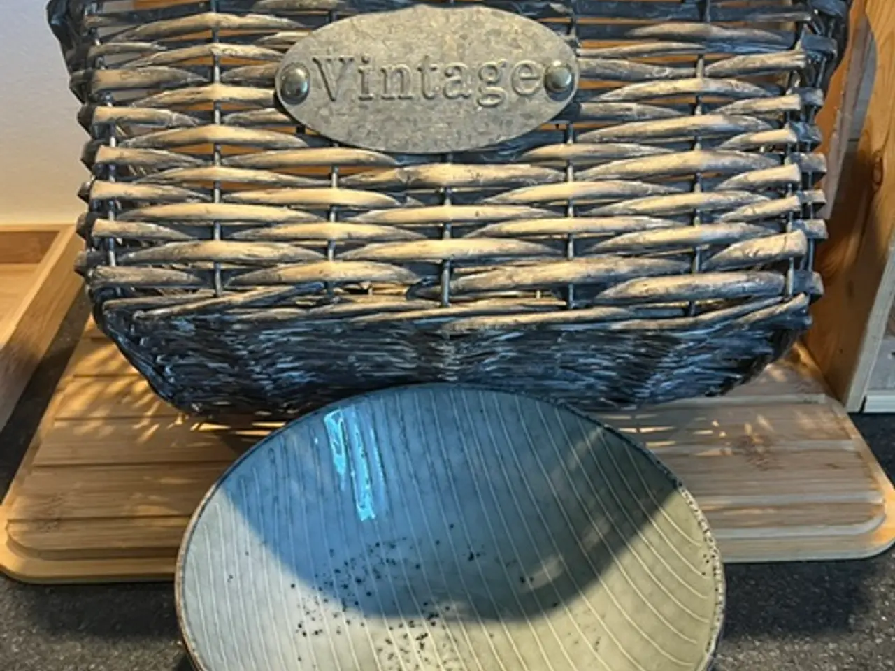 Billede 2 - Charmerende vintage-look fletkurv med træhåndtag