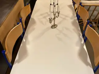 2 Spiseborde med 7 stole