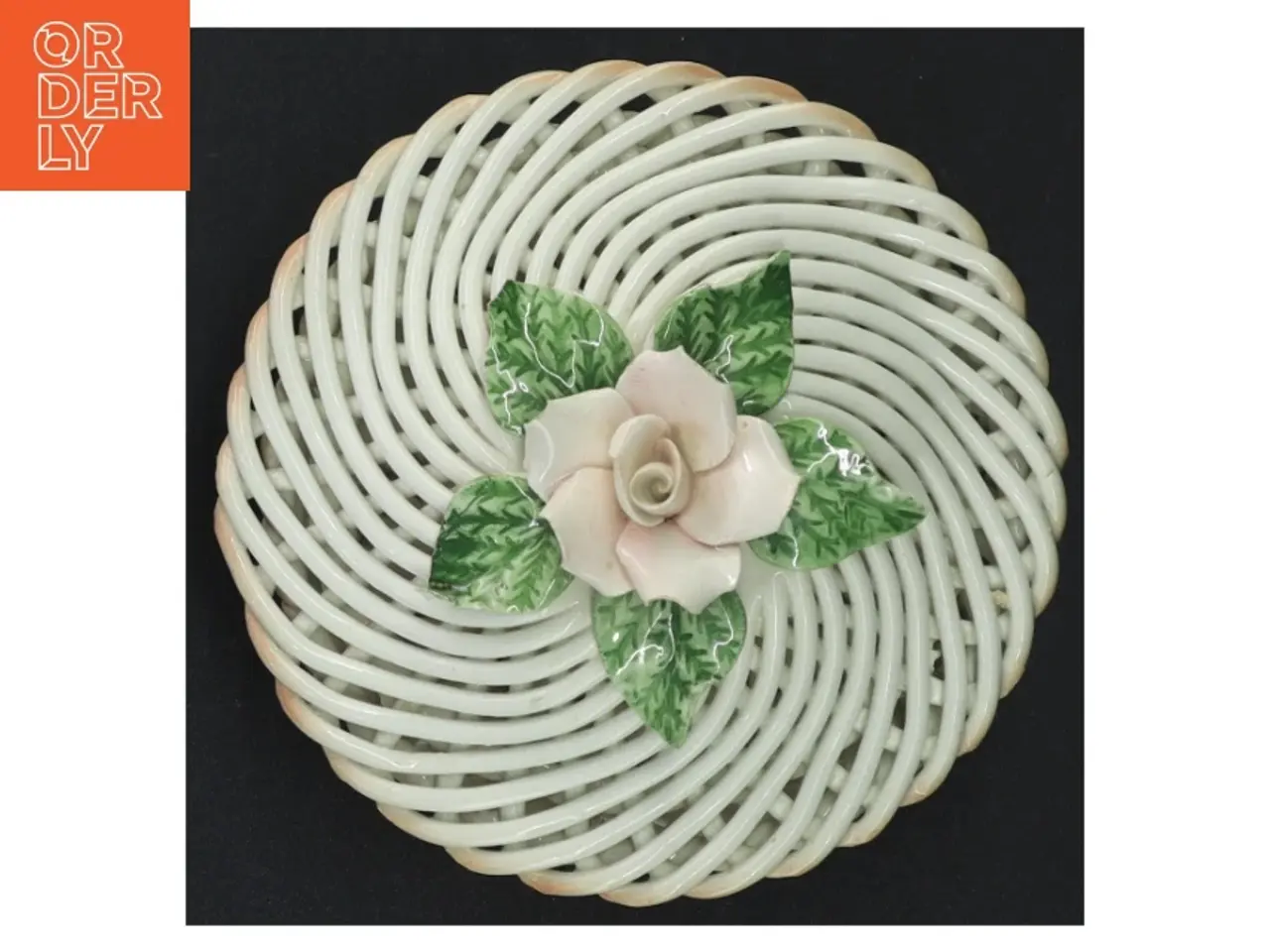 Billede 6 - Flettet porcelænskurv med rosenmotiv