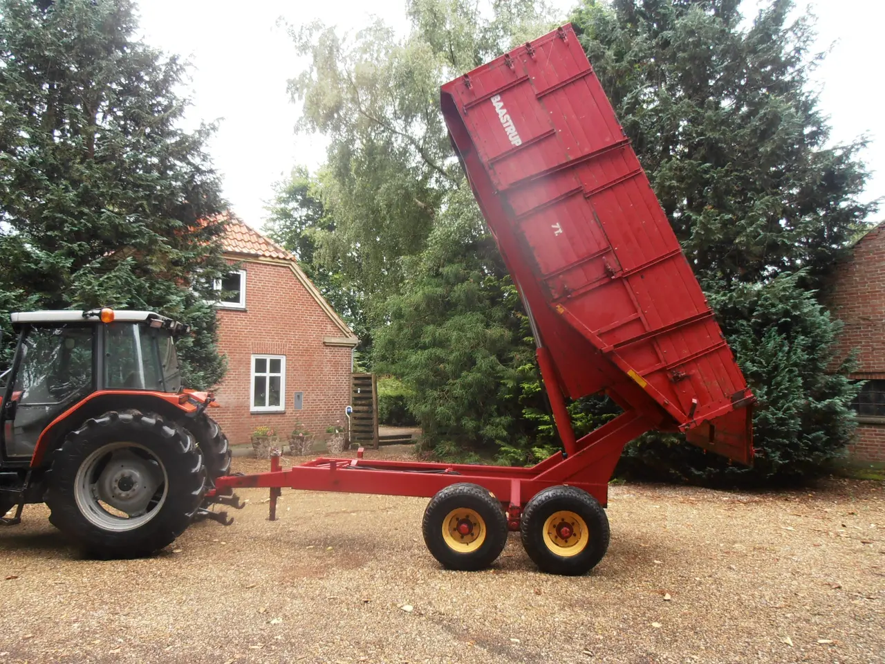 Billede 3 - Baastrup tipvogn 7 tons . MF 4245 læsser .