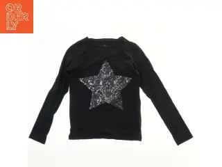 Langærmet bluse med stjernemotiv fra Name It (str. 140)