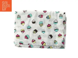 Dekorativ dug med cupcake print fra H&M (str. 145x250 cm)