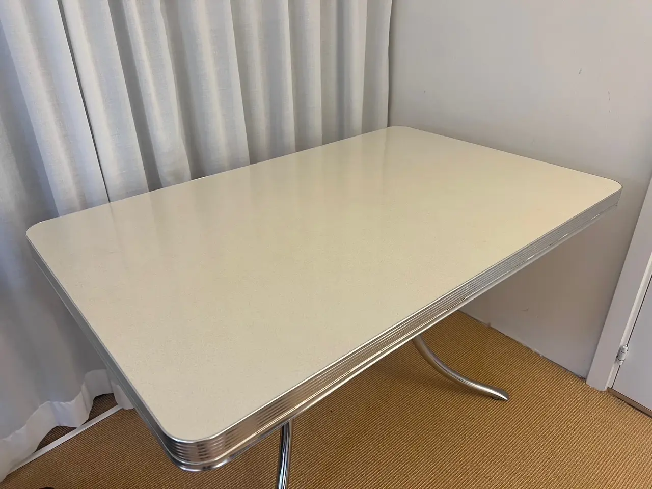 Billede 4 - Retro diner-bord, 50'er americana-stil, 4-personer