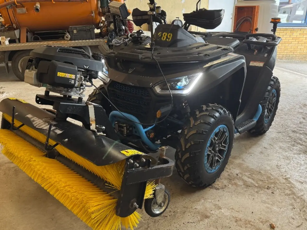 Billede 1 - Segway 600GS  Snarler med kost i front og Lehner spreder i bag.