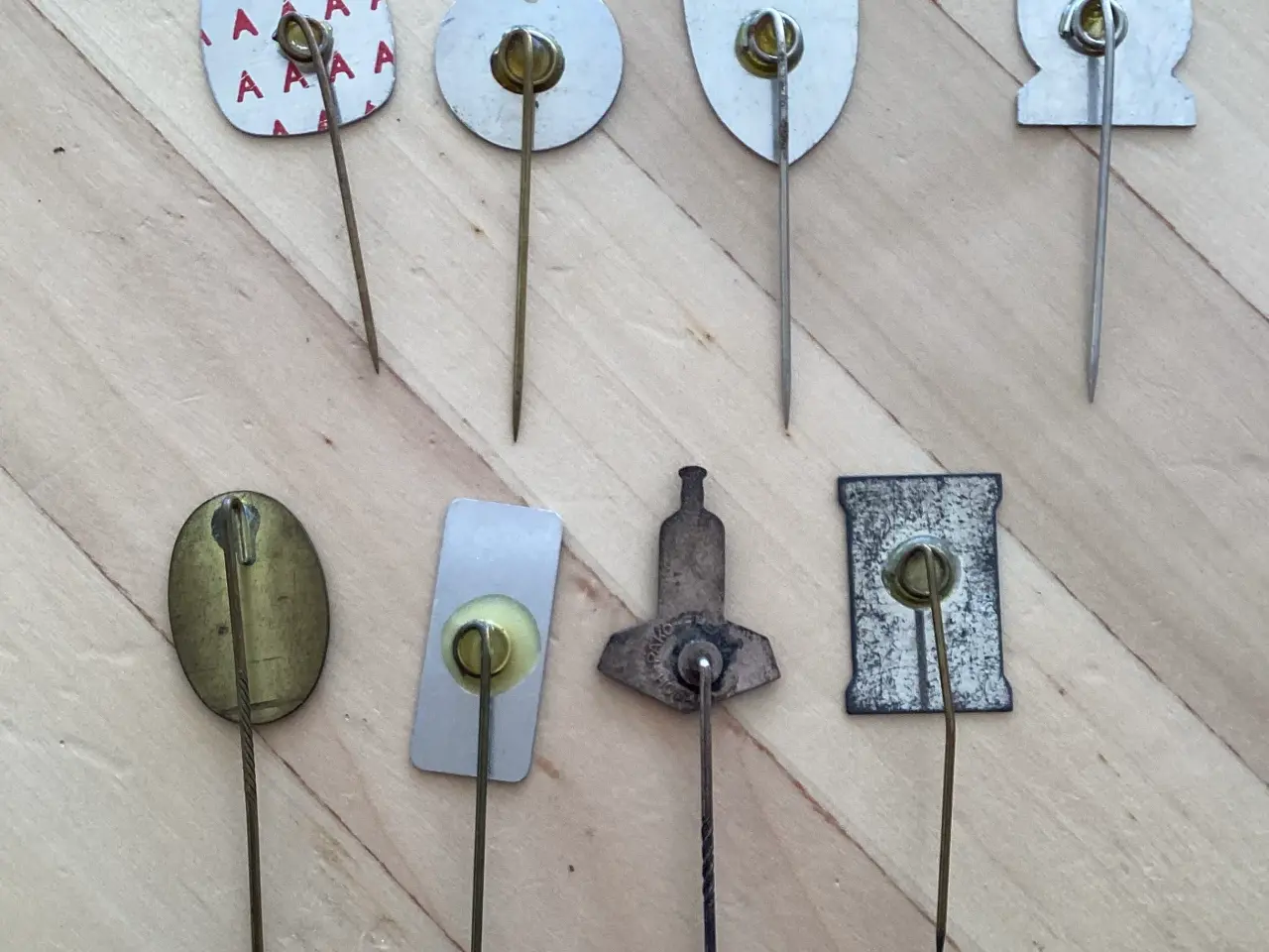 Billede 2 - 8 forskellige pins