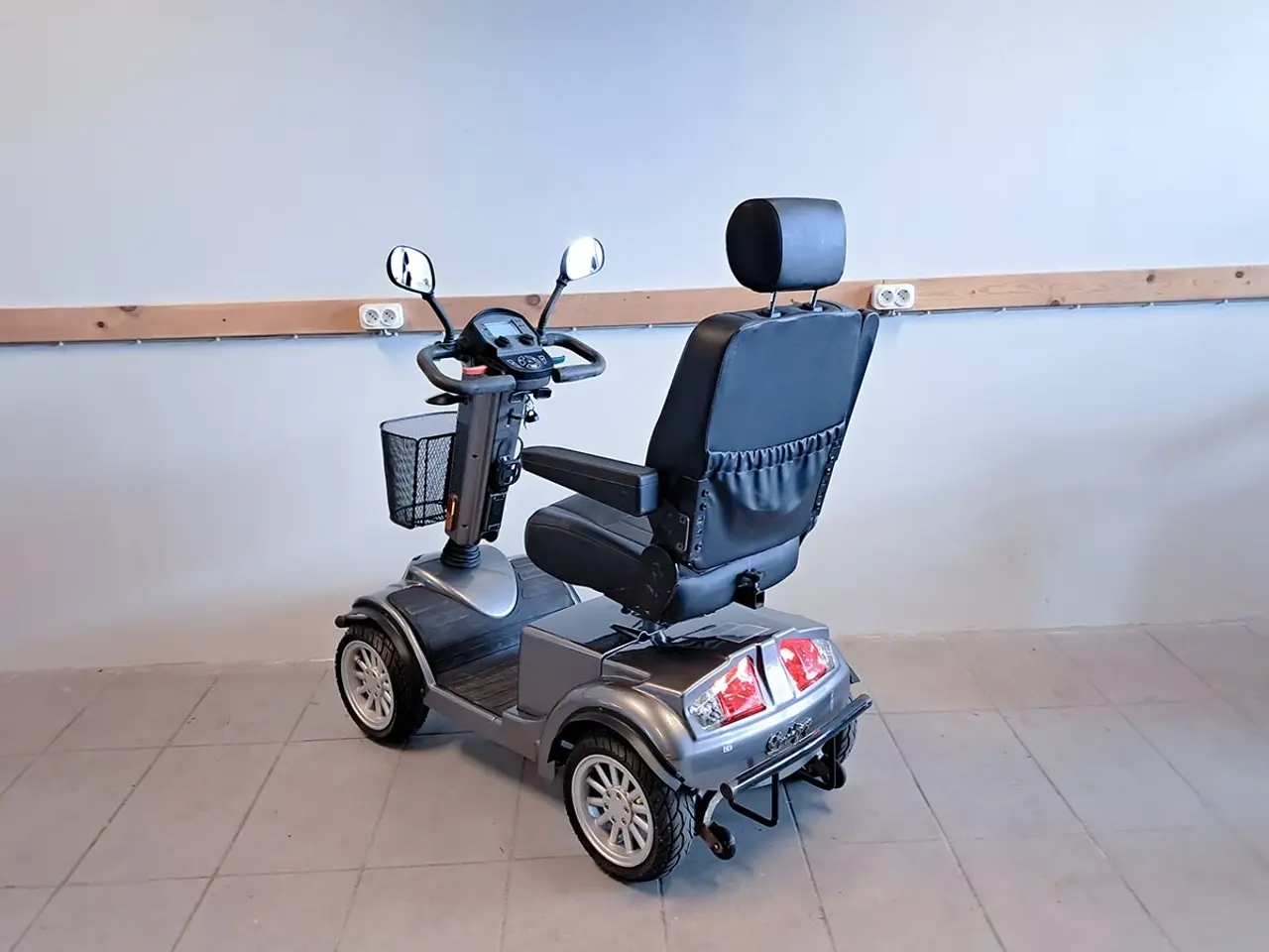 Billede 1 - LM-500 grå