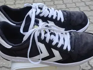 Hummel sko næsten ikke brugt
