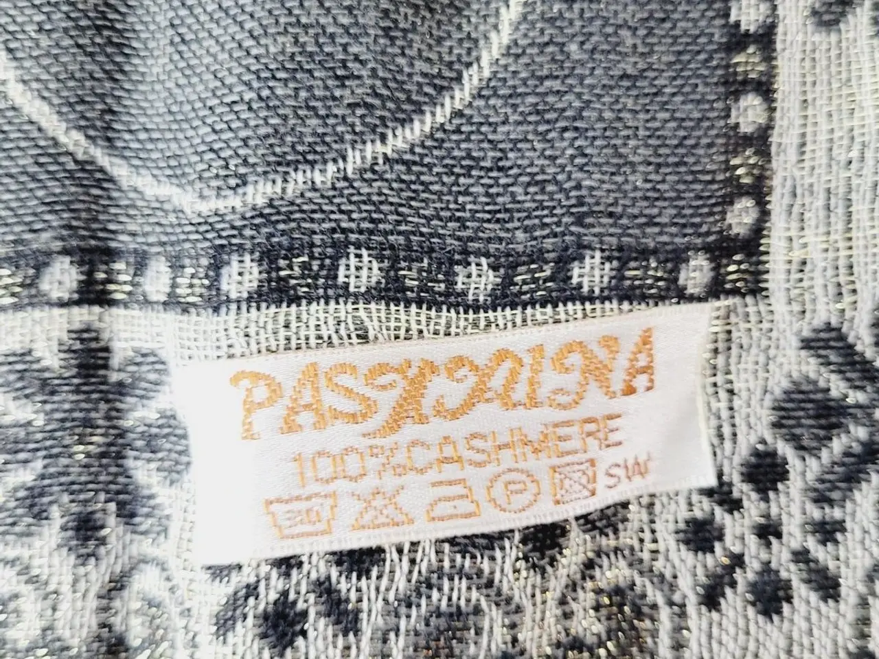Billede 4 - ⭐️- Elegant og Blødt Pashmina Tørklæde - UBRUGT