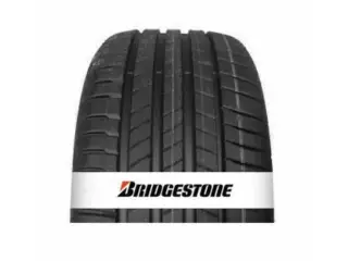 235/55R18 104T