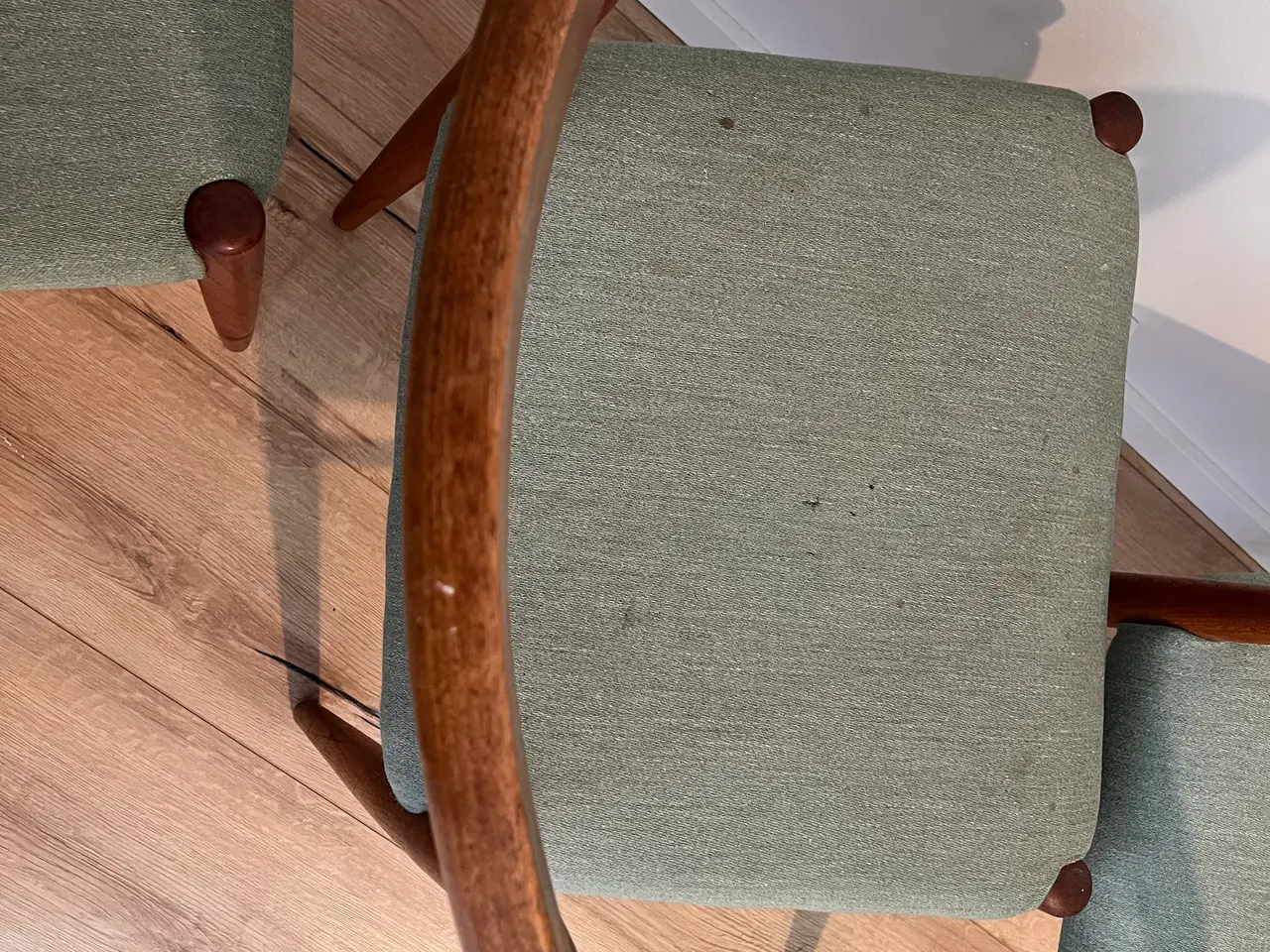 Billede 4 - 4 vintage spisebordsstole i teaktræ – dansk design
